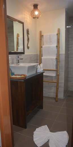 Bathroom 2, Bagan Beautyland Hotel, Myingyan