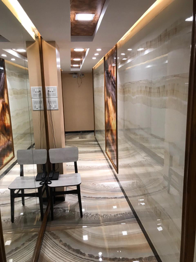Others 5, Hotel Shalimar Palace, Mumbai City