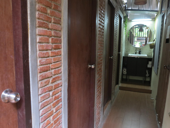 Bathroom, Non House Hostel, Phra Nakhon
