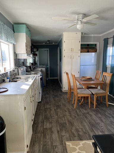 Dining Room 5, Flores, Greene