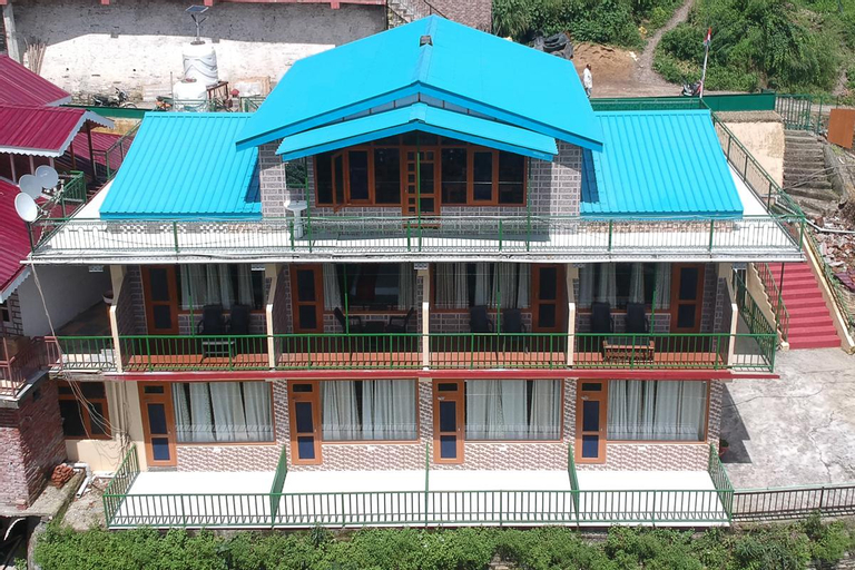 Exterior & Views