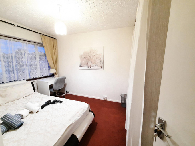 Others 5, London North Downs rooms , London