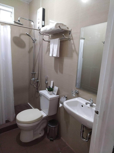 Bathroom 5, Makati Riverside Inn, Makati City