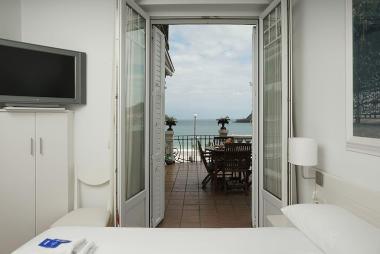 Others 4, BREATHTAKING TERRACE- by www.SanSebastianApartments.es, Guipúzcoa