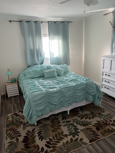 Bedroom 1, Flores, Greene