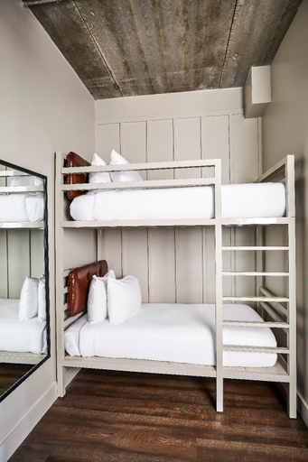 Bedroom 3, Waymore's Hotel Nashville, Davidson