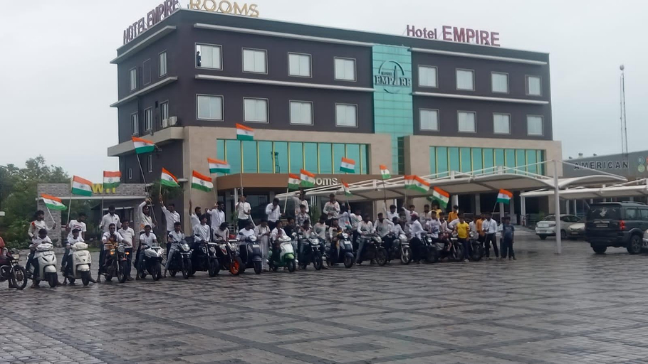 Others 3, Hotel Empire, Valsad