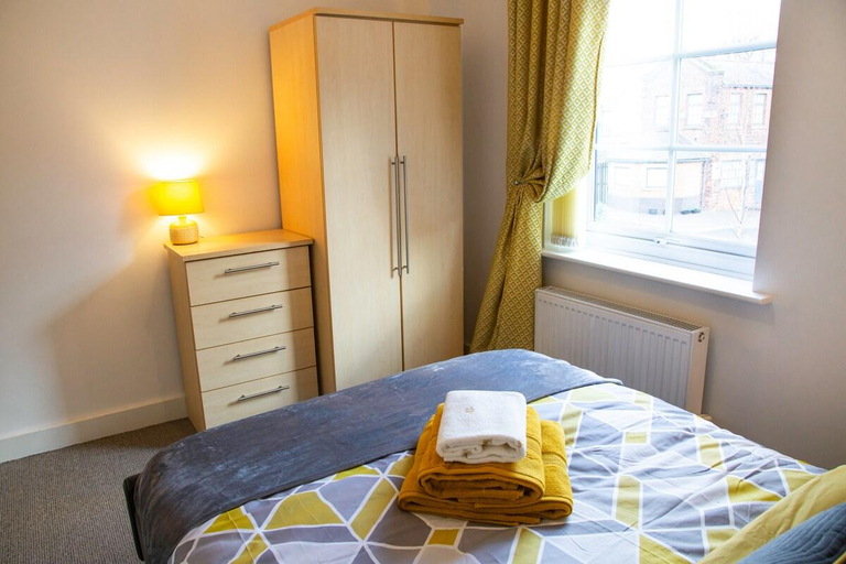 Others 4, Executive 2 Bed Flat in Stockton Heath, Warrington
