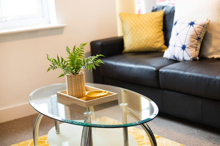 Others 5, Executive 2 Bed Flat in Stockton Heath, Warrington