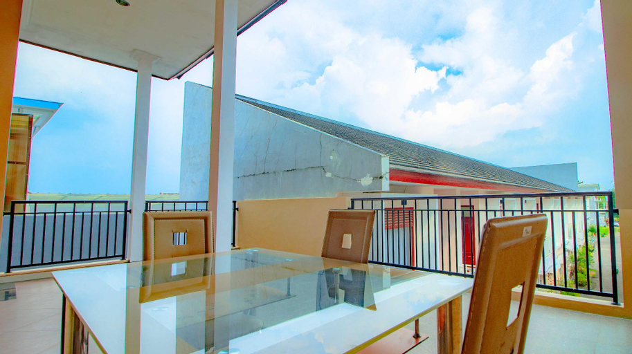 Exterior & Views 5, Villa Surga Dunia with Private Pool and Billiard, Malang