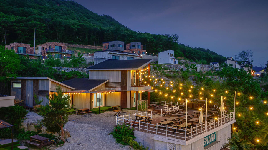 Others 4, Shark Village, Gapyeong