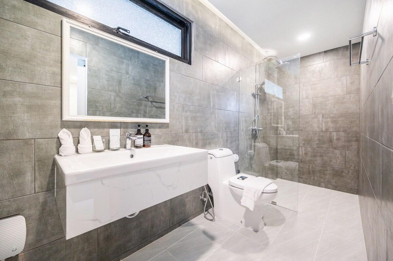 Bathroom 4, Movenpick Residences 4BR Private Pool Villa – Beach Access, Sattahip