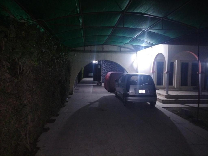 Others 4, New Kingston Motel, Lahore