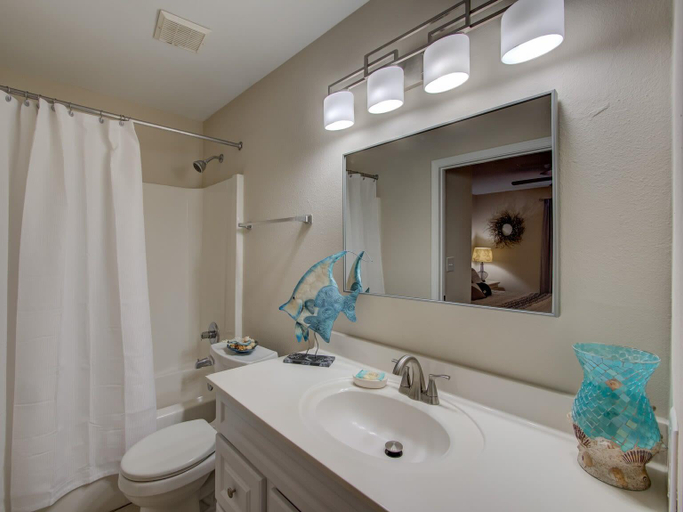 Bathroom, Ground floor condo walking distance to the Beach, Escambia