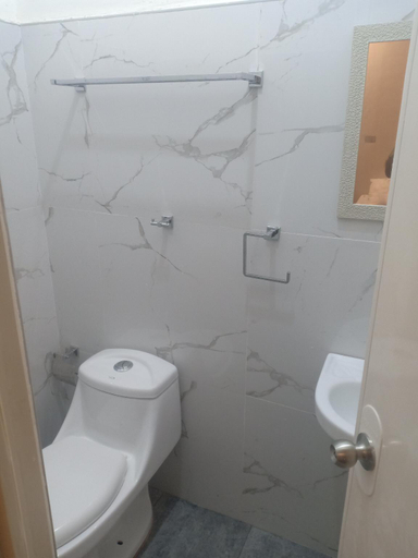 Bathroom, Antelmi Inn, Plaridel