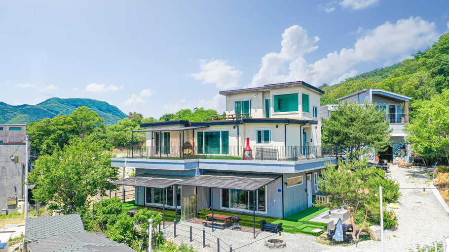 Others 3, Shark Village, Gapyeong