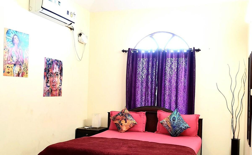 Bedroom, REUINON  VILLA IN ARPORA 5MINS TO BAGA BEACH, North Goa