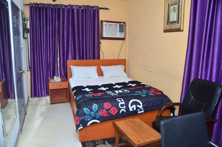 Bedroom 3, Aldgate Congress Hotel, Obio/Akp