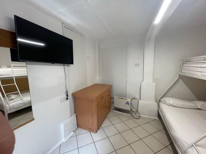 Bedroom 2, Aussie Nature Exotic Clean 4BR House | Location !, Blacktown - South-East