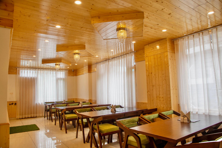 Food & Drinks 3, North Deodar Avenue, Manali, Kullu