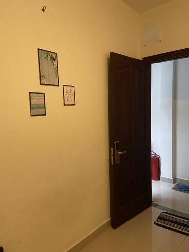Beautiful, clean, and convenient accommodation, District 8