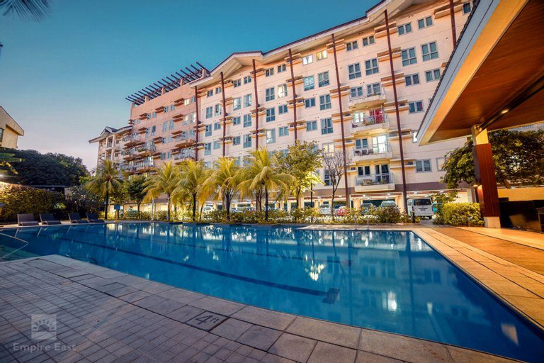 Luxurious Modern Home with Pool Access, Pasig City