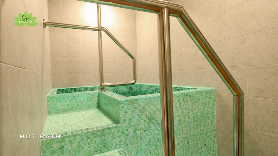 Bathroom 5, La Grande Residence- Brand New Grand Studio, Angeles City