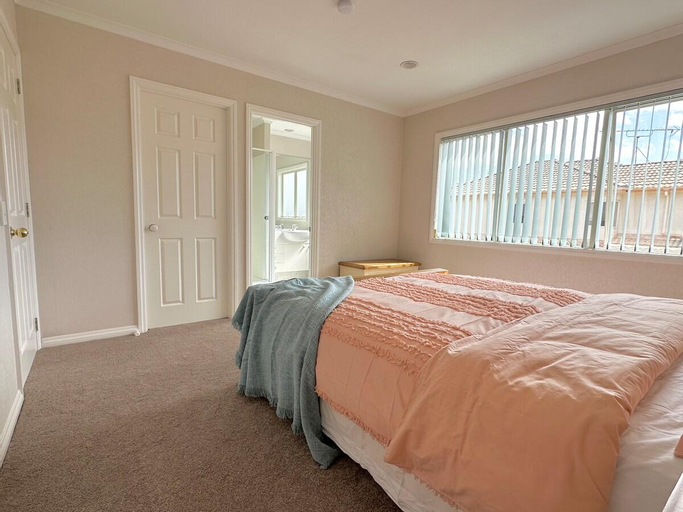 Cheerful 4 bedrooms home with stunning sunshine, Manukau