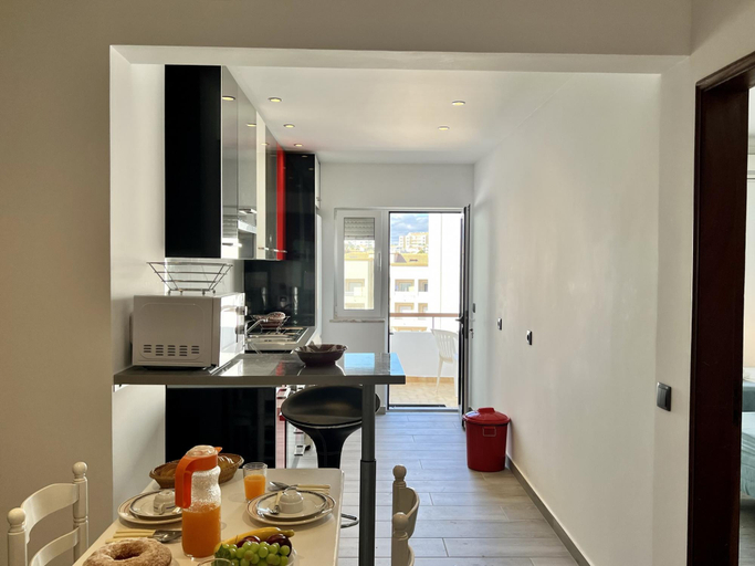 4, ALBUFEIRA DOWNTOWN WITH POOL by HOMING, Albufeira