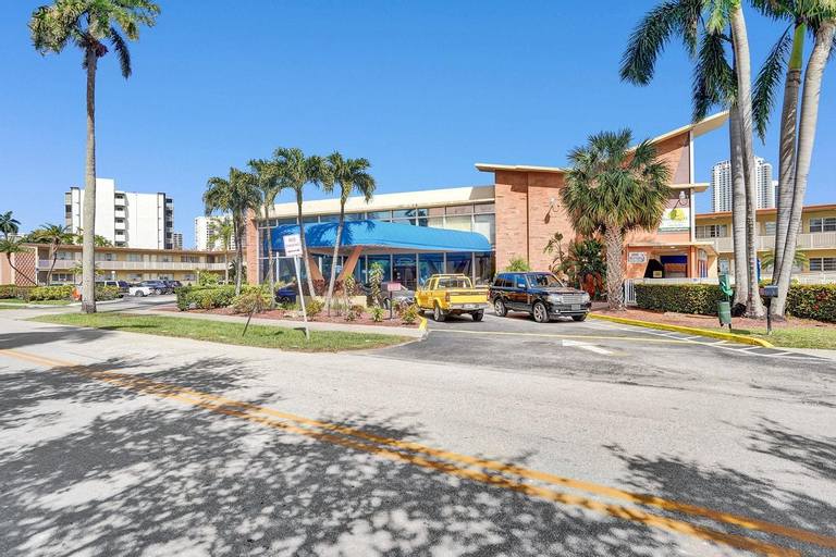 Pool & Gulfstream | Hallandale Beach Escape, Broward