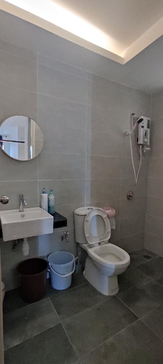Bathroom 2, Infinite Seaview with Penang Bridge Sunrise 3 Pax, Penang Island