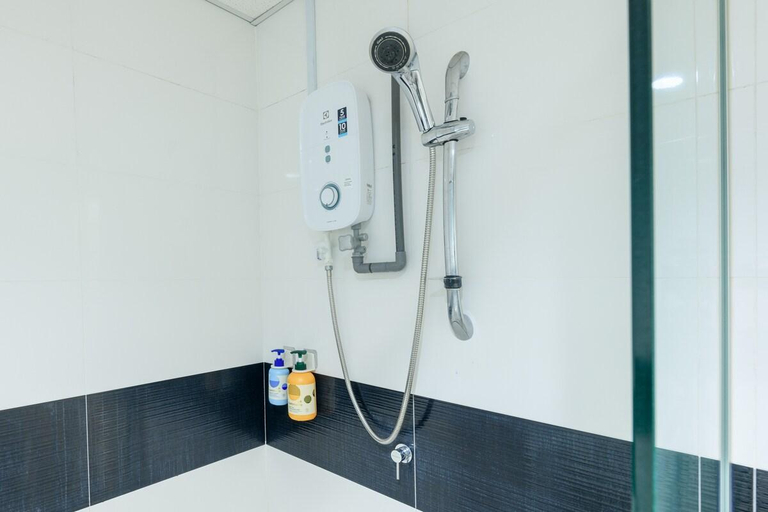 Bathroom 3, Seaview Tropical /2R1B/1~8Pax/Gurney Mansion One, Pulau Penang