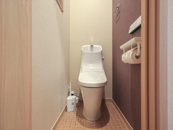 Bathroom 3, YADOYA Iriyaan 8 mins from Iriya station Ueno, Taitō