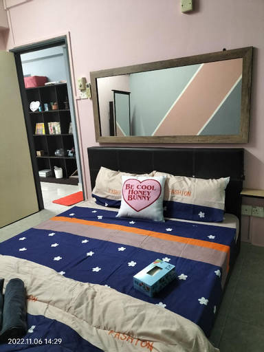 Bedroom 2, Yuyu homestay,新山市中心里温馨舒适的公寓，家具与家电一应俱全，一个让您一家大小舒服出游, Johor Bahru