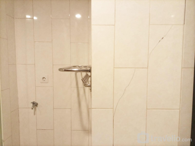 Bathroom 4, Luxurious Studio Mataram City Apartmen By Travelio, Sleman