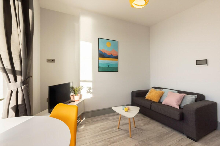 Others 3, New central seafront apartment- stunning sea views, Ceredigion