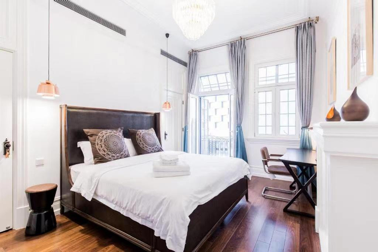 Bedroom 2, Adjacent to People's Square, core area of Shanghai on Nanjing West Road, European-style Art Deco apartment, Shanghai