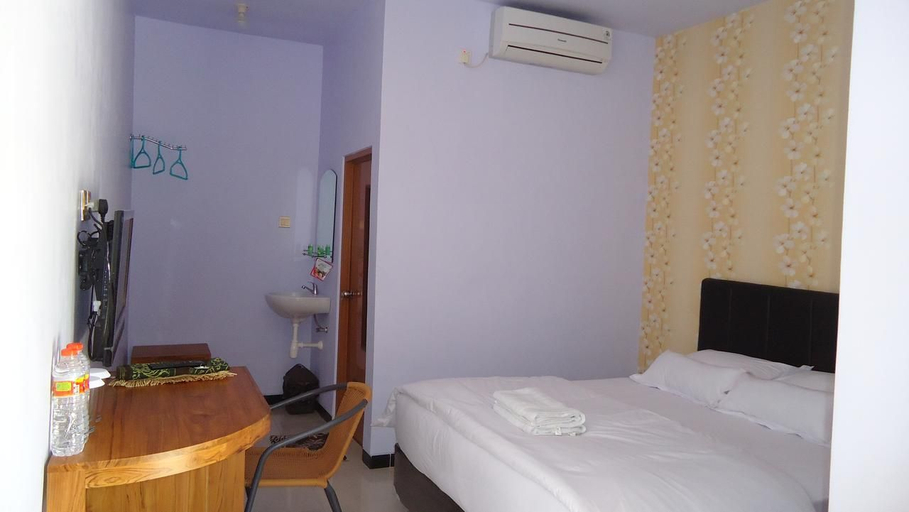 Bedroom 2, Eston House ( Guest House and Homestay ) Syariah, Banyuwangi
