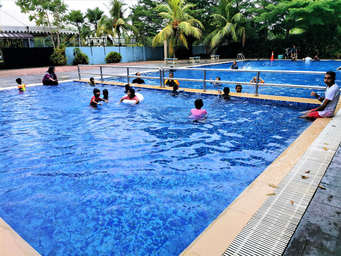 Others 3, FREE 4 WATER THEMEPARK Tickets & WiFi Stay Melaka, Malacca City