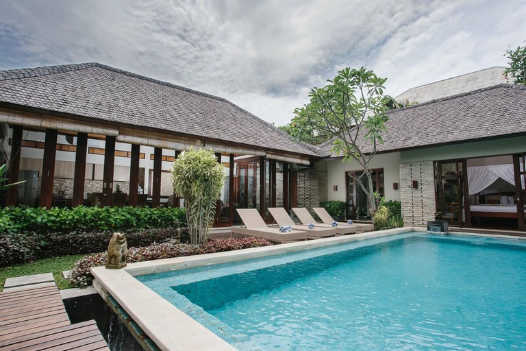 SL3003 - 3 Bedroom Balinese Style Villa Seminyak, Badung