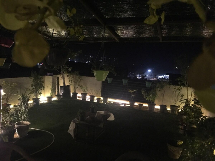 Food & Drinks 4, GBW: Bedroom+Bath in Apartment; Sky garden access, Gurgaon