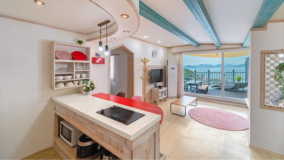 Others 5, Namhae Gooreamyelmae Pension, Namhae