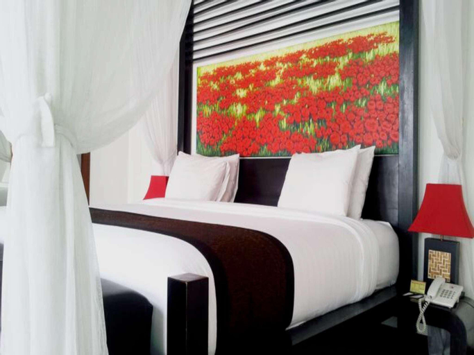 ROMANTIC & HUGE 1BR PRIVATE POOL VILLA AT SEMINYAK, Badung
