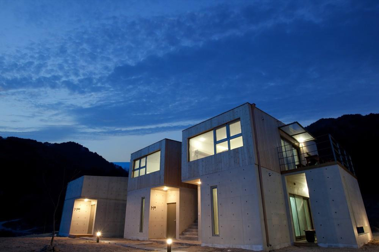 Momo Pension, Muju