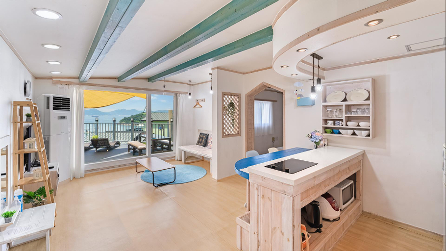 Others 3, Namhae Gooreamyelmae Pension, Namhae