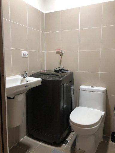 Bathroom 5, The Happy Place, Pasay City