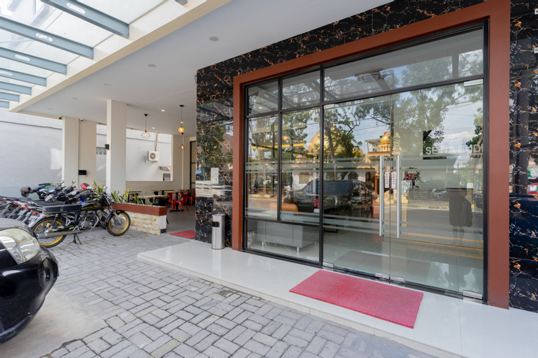 Exterior & Views 2, RedDoorz Plus @ Setiabudi Medan 5, Medan