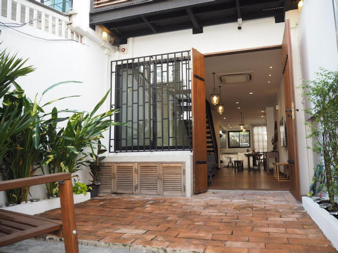 Splendid Wooden furnished home in Ekamai/Thonglo, Wattana