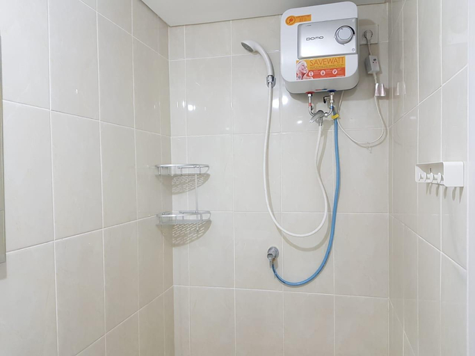 Bathroom 5, Modern Stylish Studio Mtown Gading Serpong (WIFI), Tangerang
