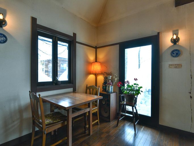 Others 2, Country House Earl Grey, Hakuba